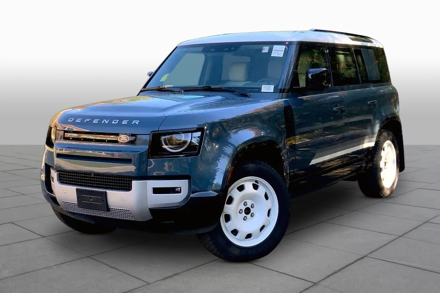 2026 Land Rover Defender 110 X-Dynamic SE