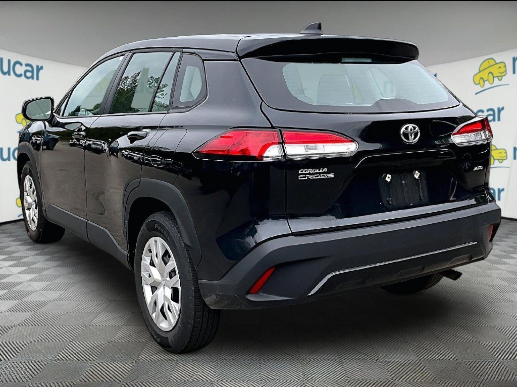 Used 2023 Black Toyota L image 5