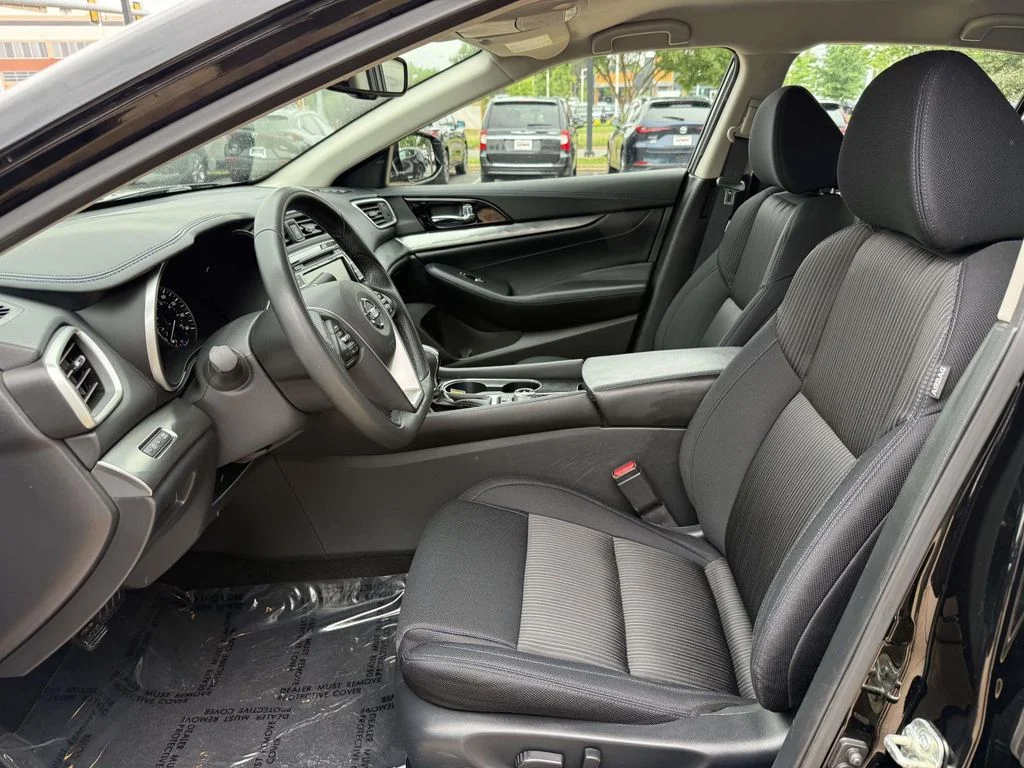 Used 2020 Black Nissan 3.5 S image 12