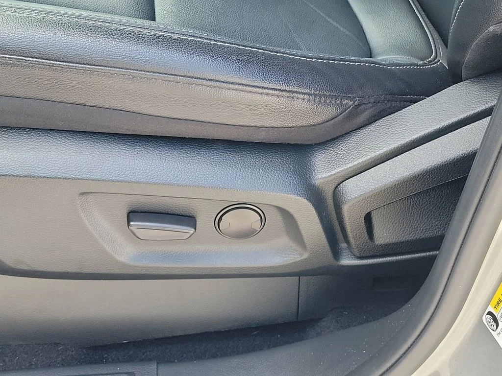 Certified Used 2022 Silver Ford Lariat image 23