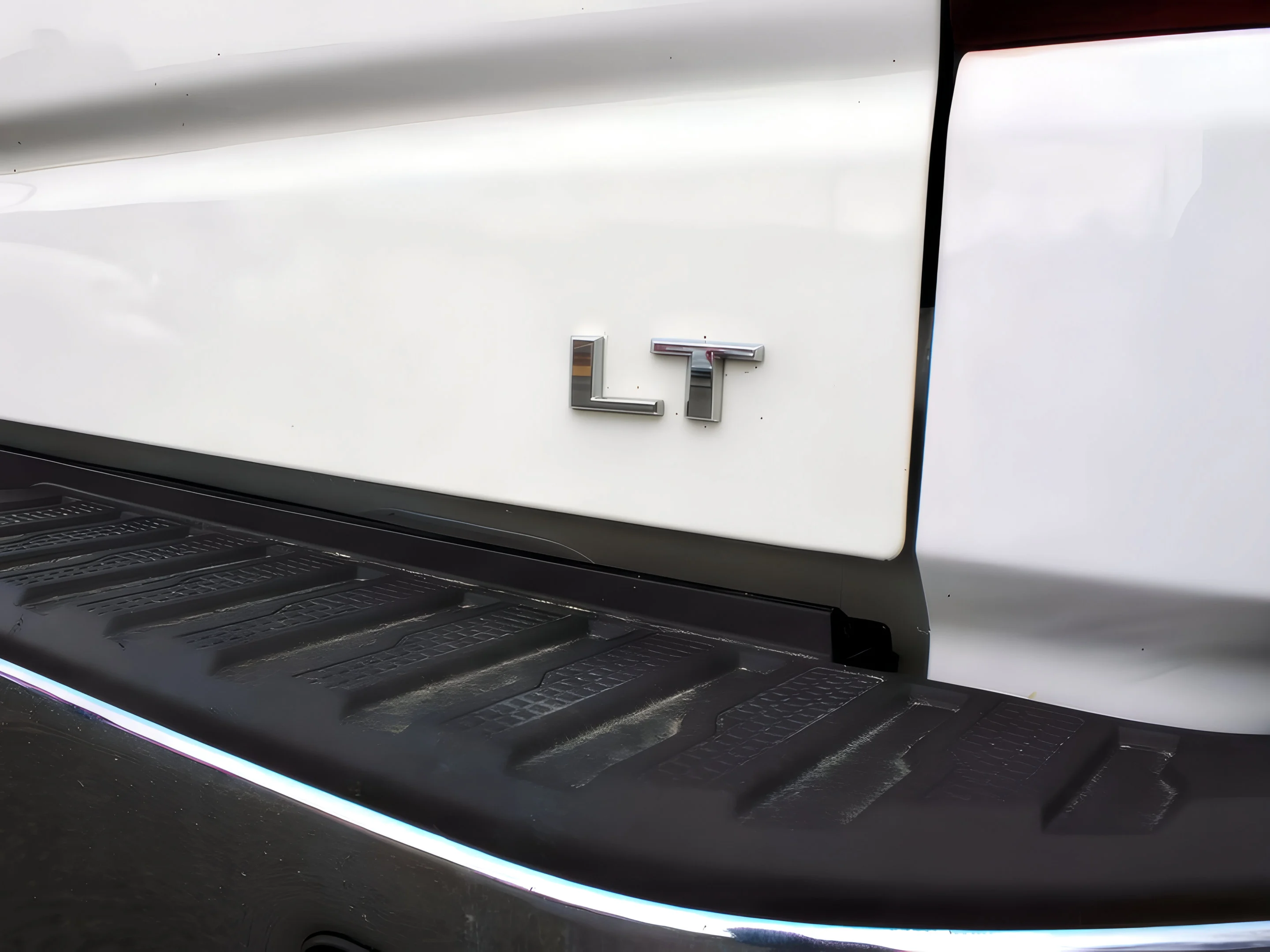 Used 2023 Summit White Chevrolet LT image 33