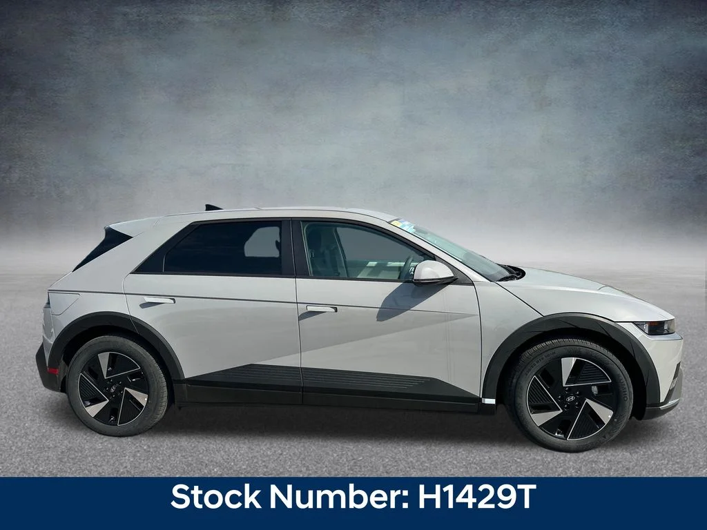 New 2025 Cyber Gray Hyundai SE image 6