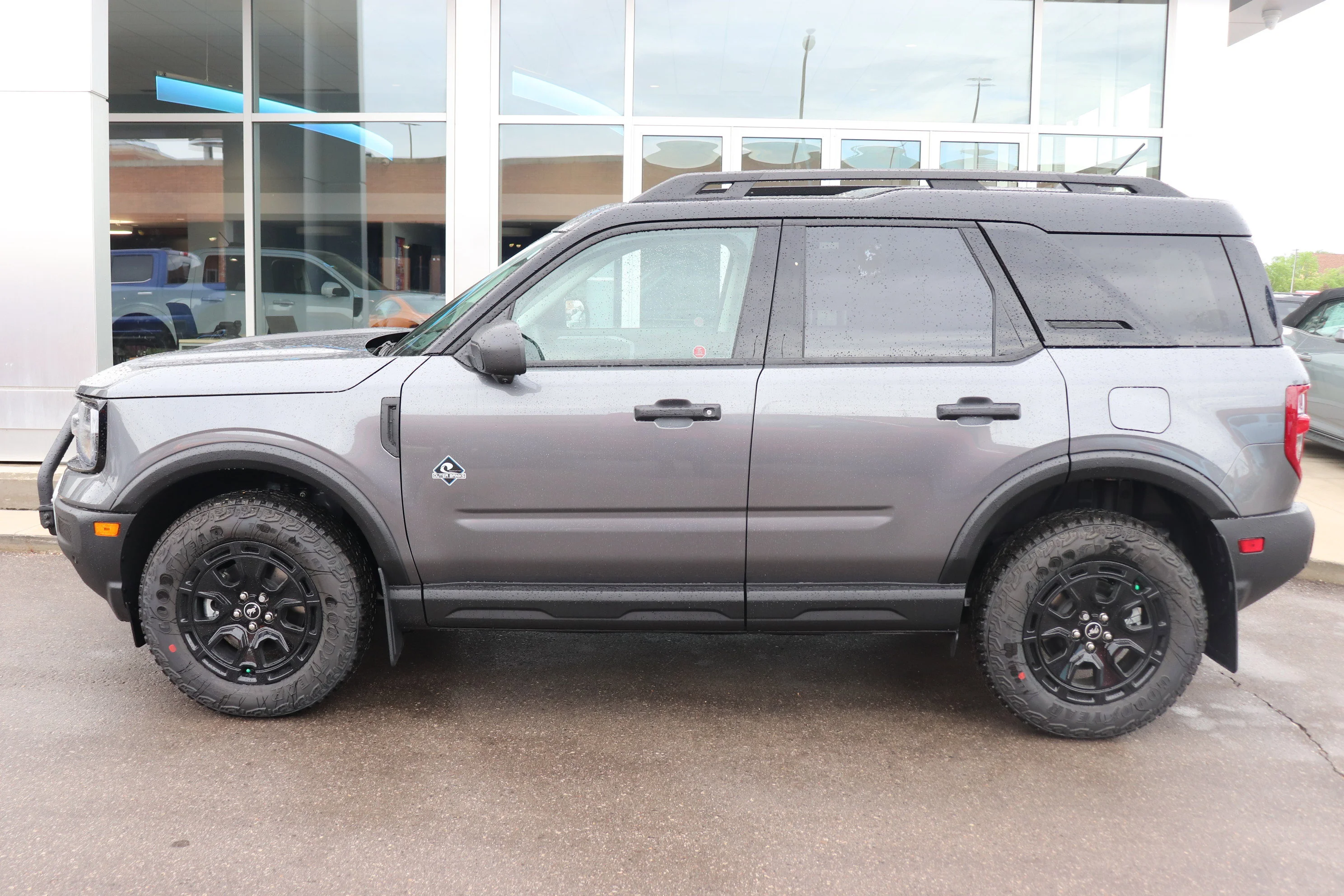 New 2026 CARBONIZED GREY Ford Outer Banks image 3