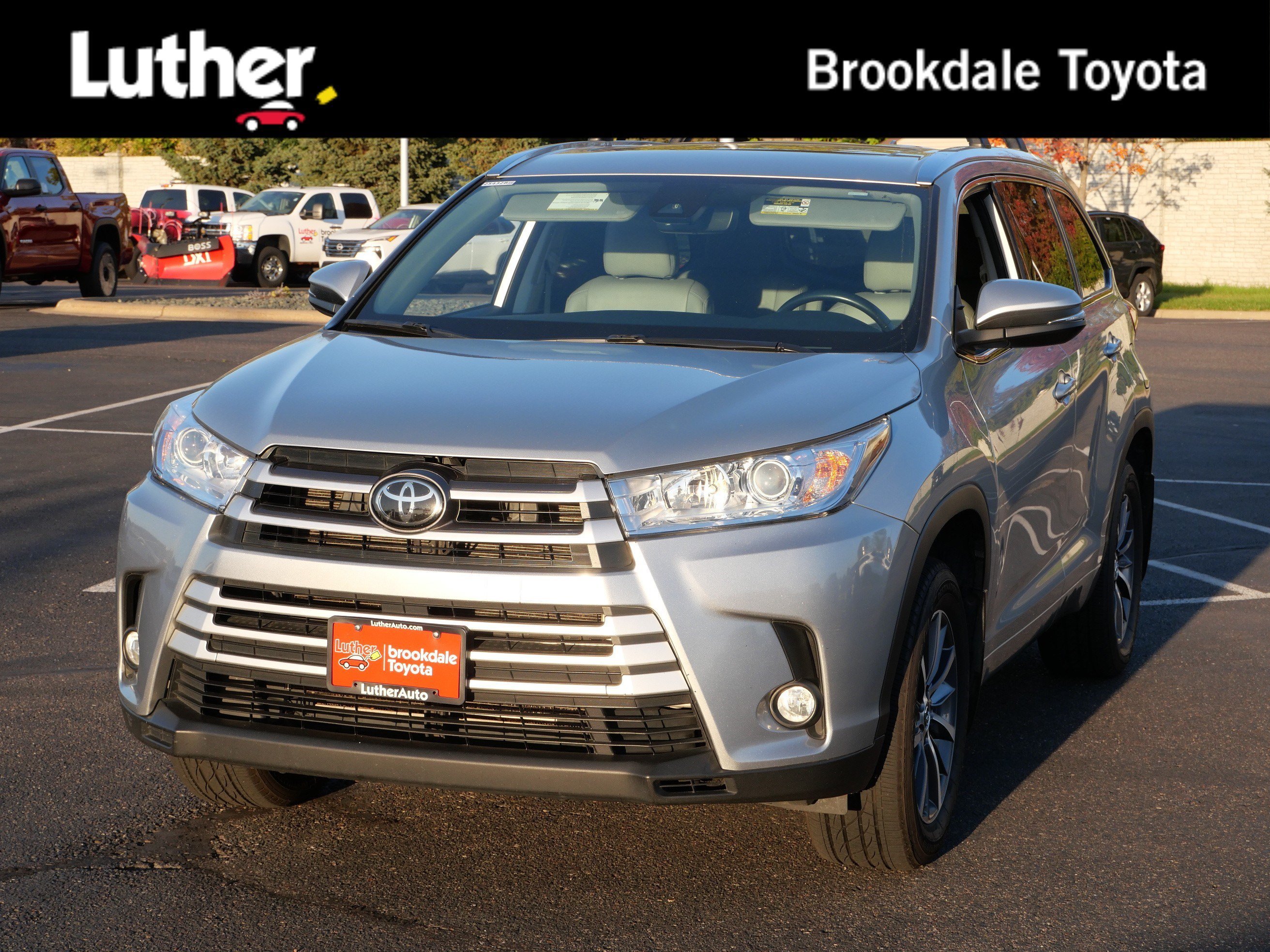 Certified Used 2018 CELESTIAL SILVER METALLIC Toyota XLE image 1