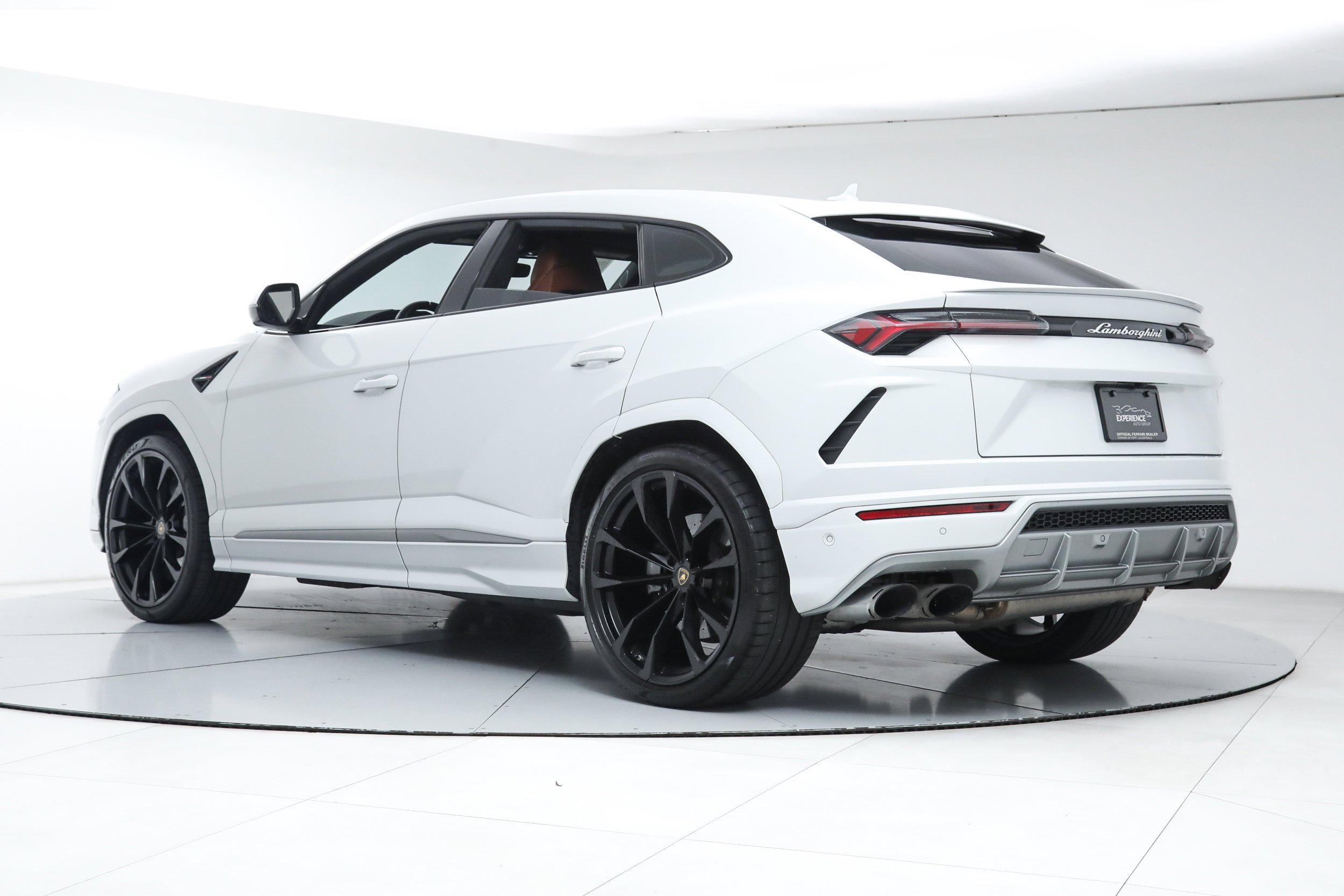Used 2020 White Lamborghini  image 3