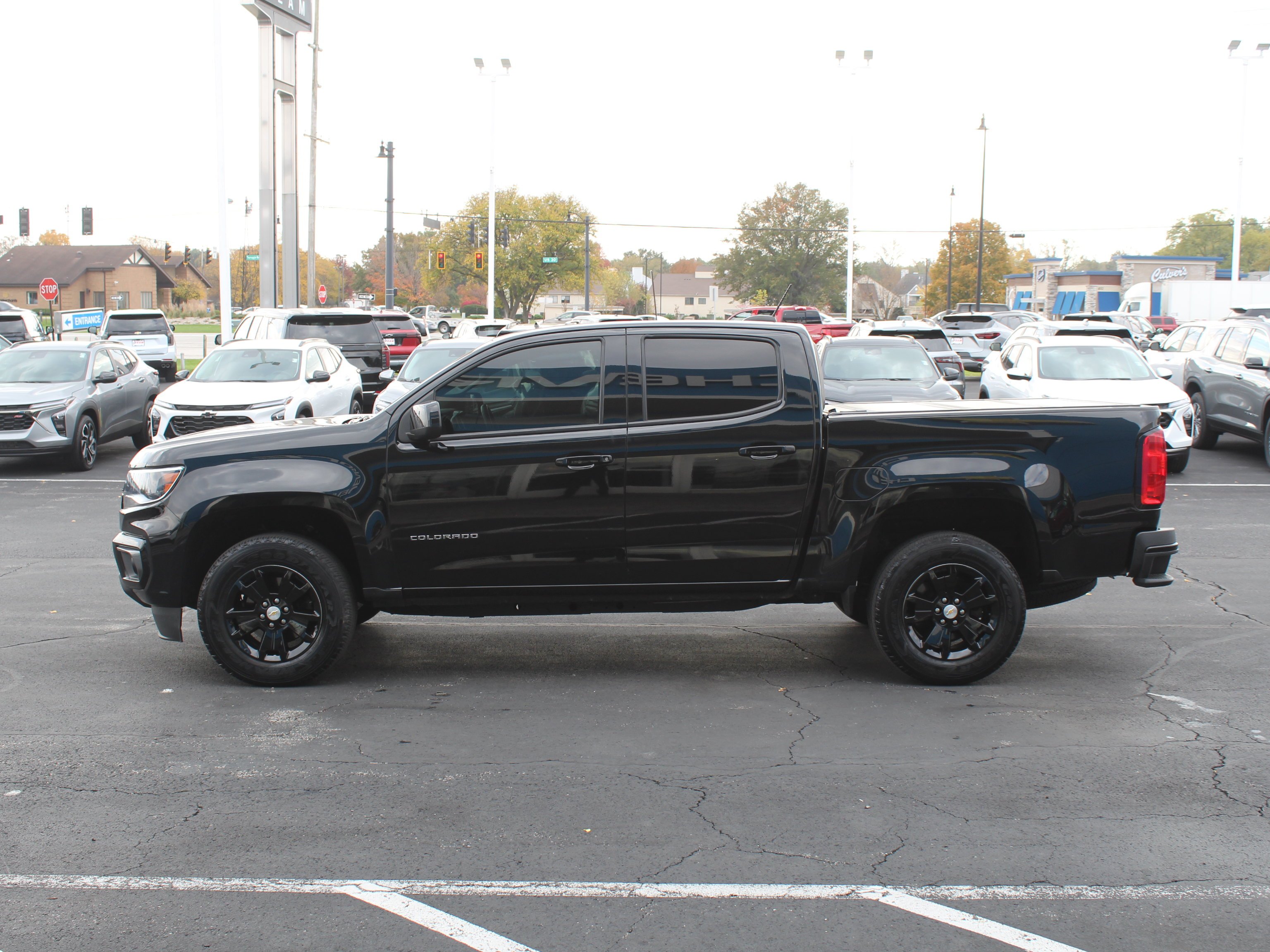Used 2022 BLACK Chevrolet 2WD LT image 9