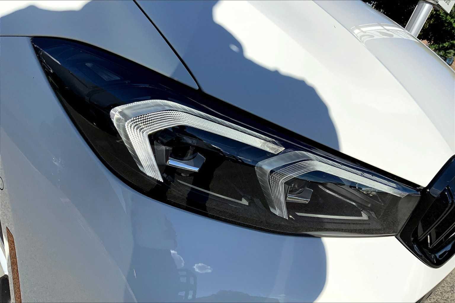 2025 BMW 3 Series 330i - Photo 13