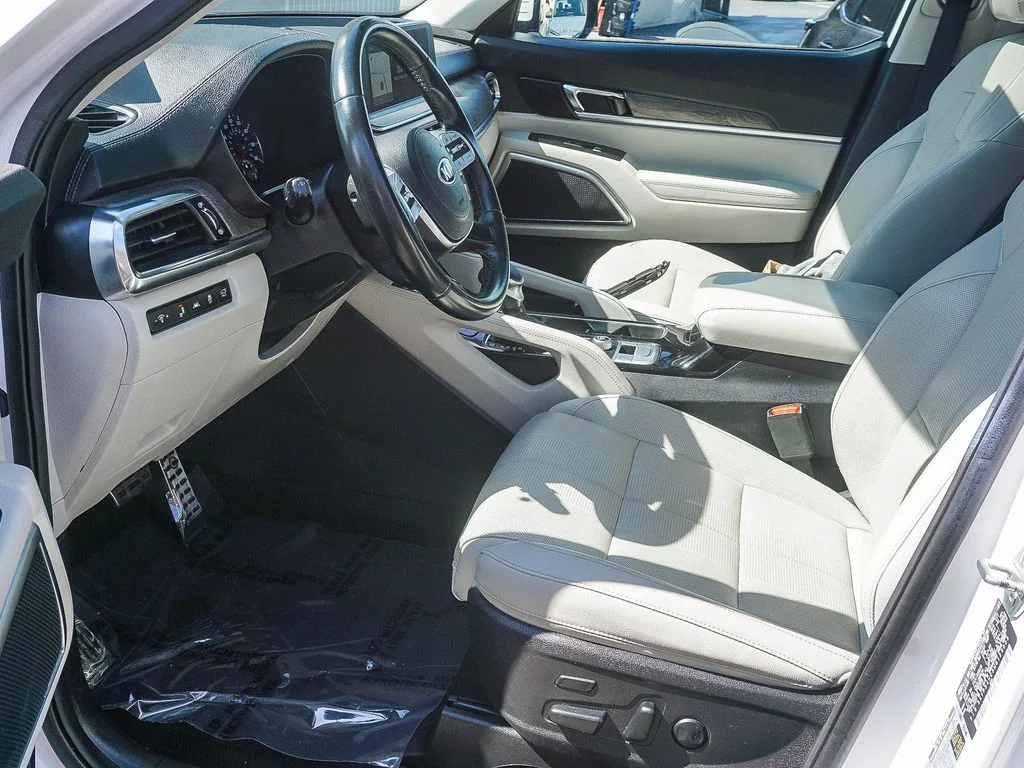 Used 2021 White Kia SX image 17