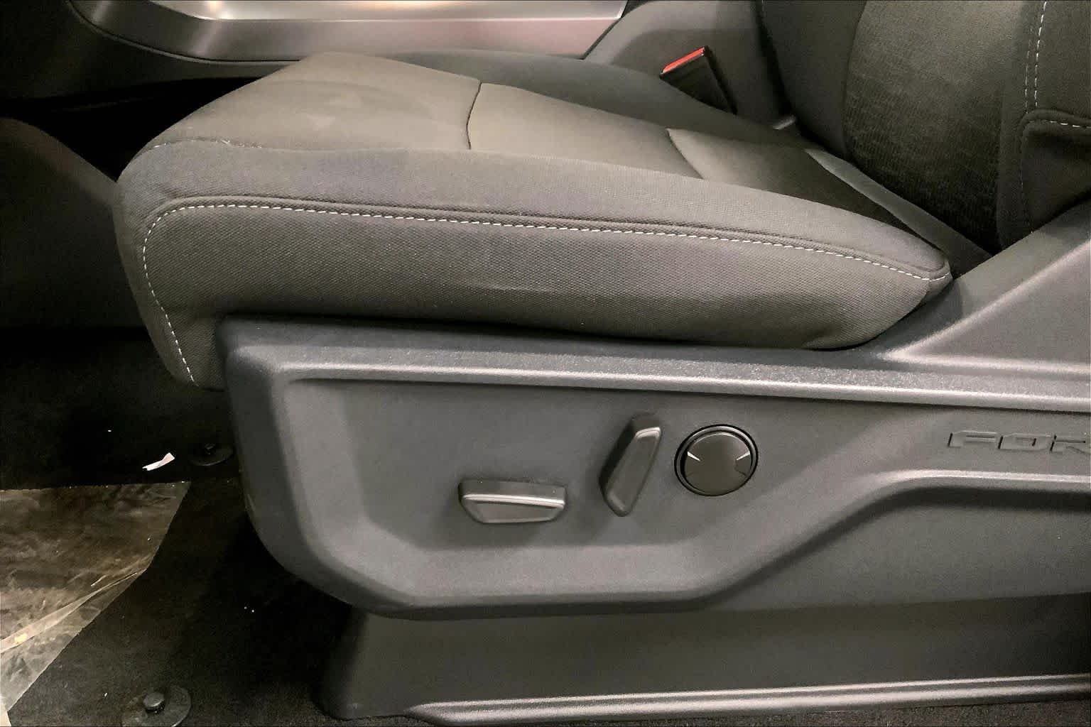 New 2026 Carbonized Gray Metallic Ford XLT image 19