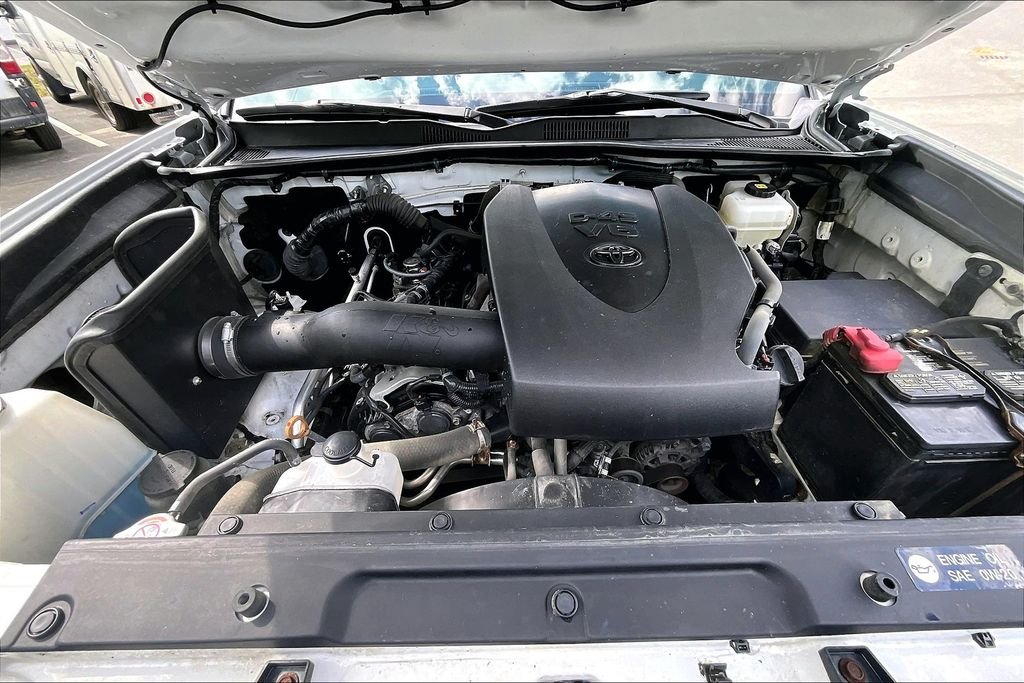Used 2018 White Toyota TRD Off-Road image 10