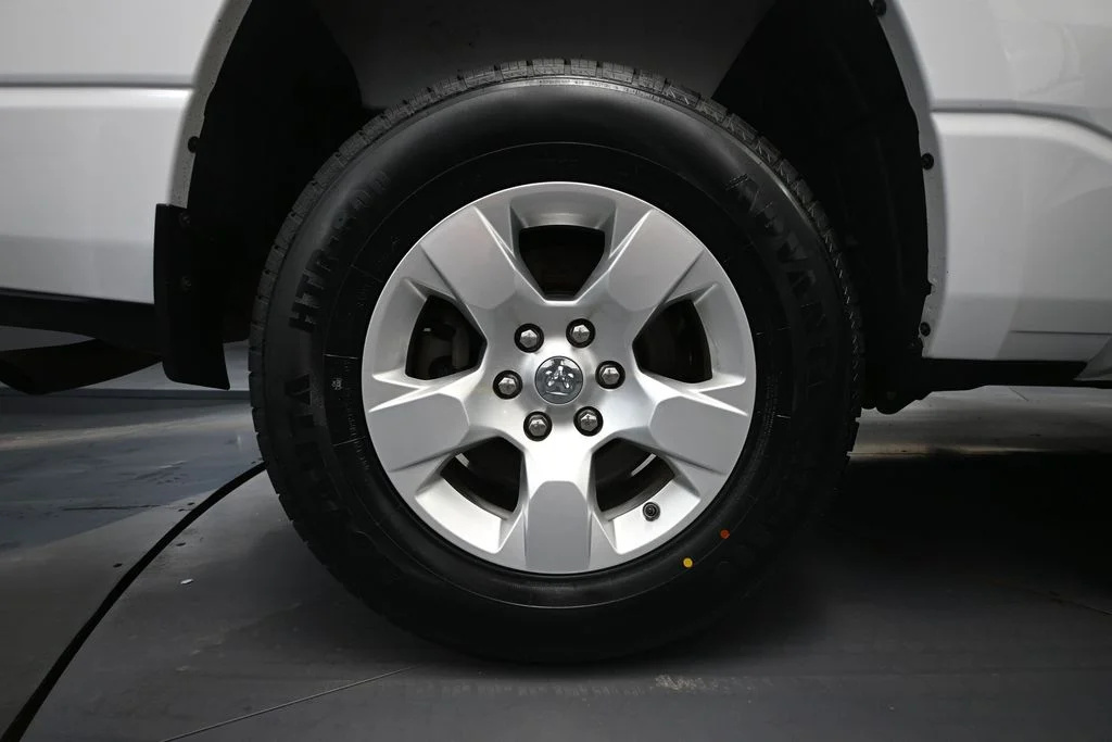 Used 2021 White Ram Big Horn/Lone Star image 17