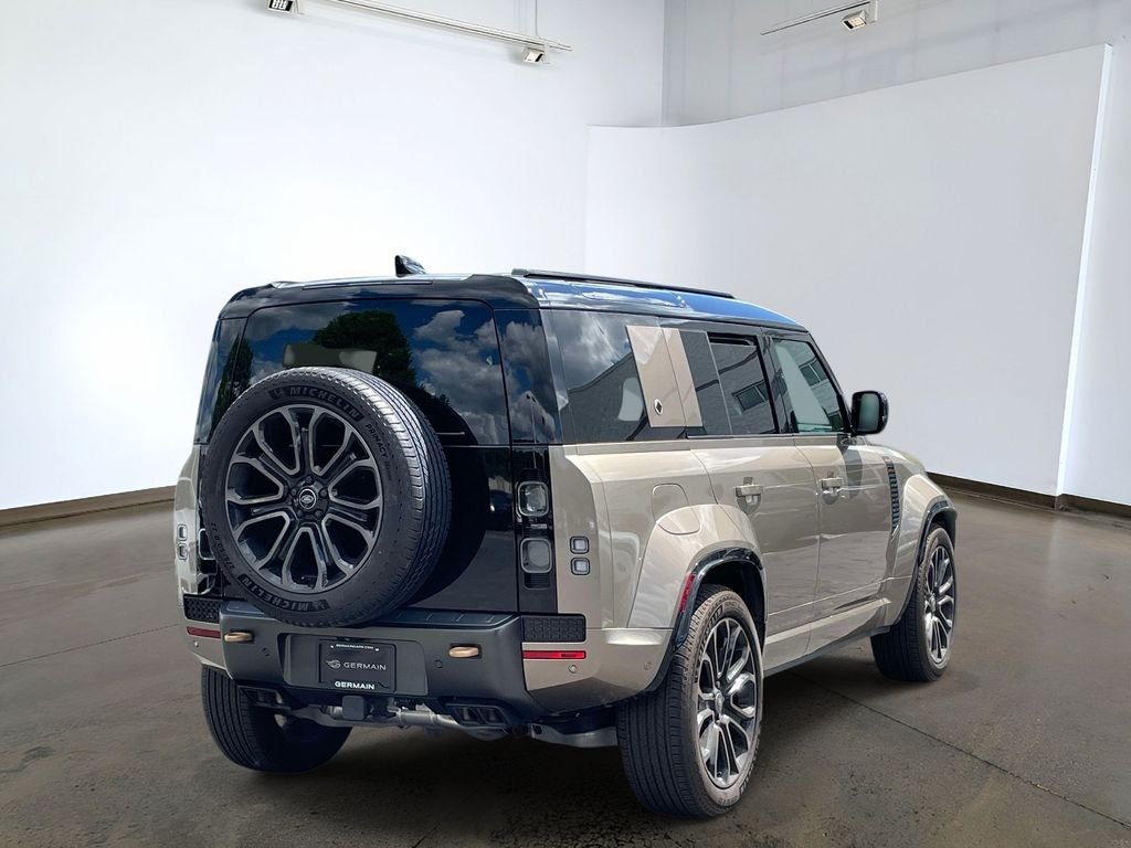 Certified Used 2025 Gondwana Stone Metallic Land Rover OCTA image 4