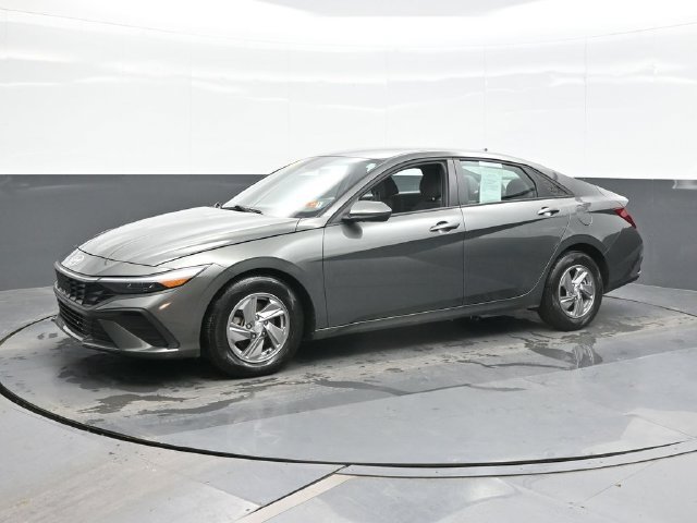 Used 2025 Gray Hyundai SE image 5
