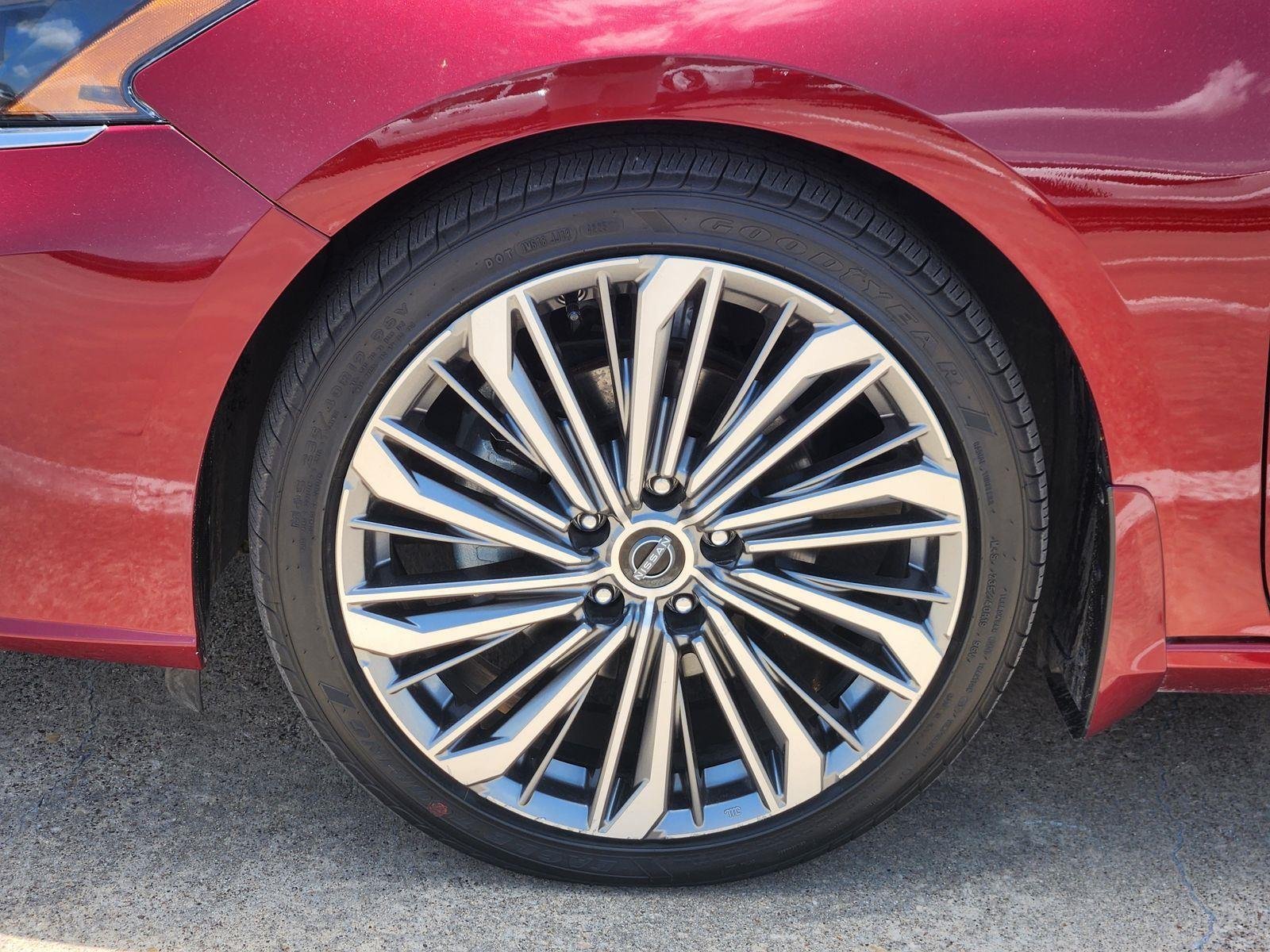 Used 2024 Scarlet Ember Tintcoat Nissan 2.5 SL image 9