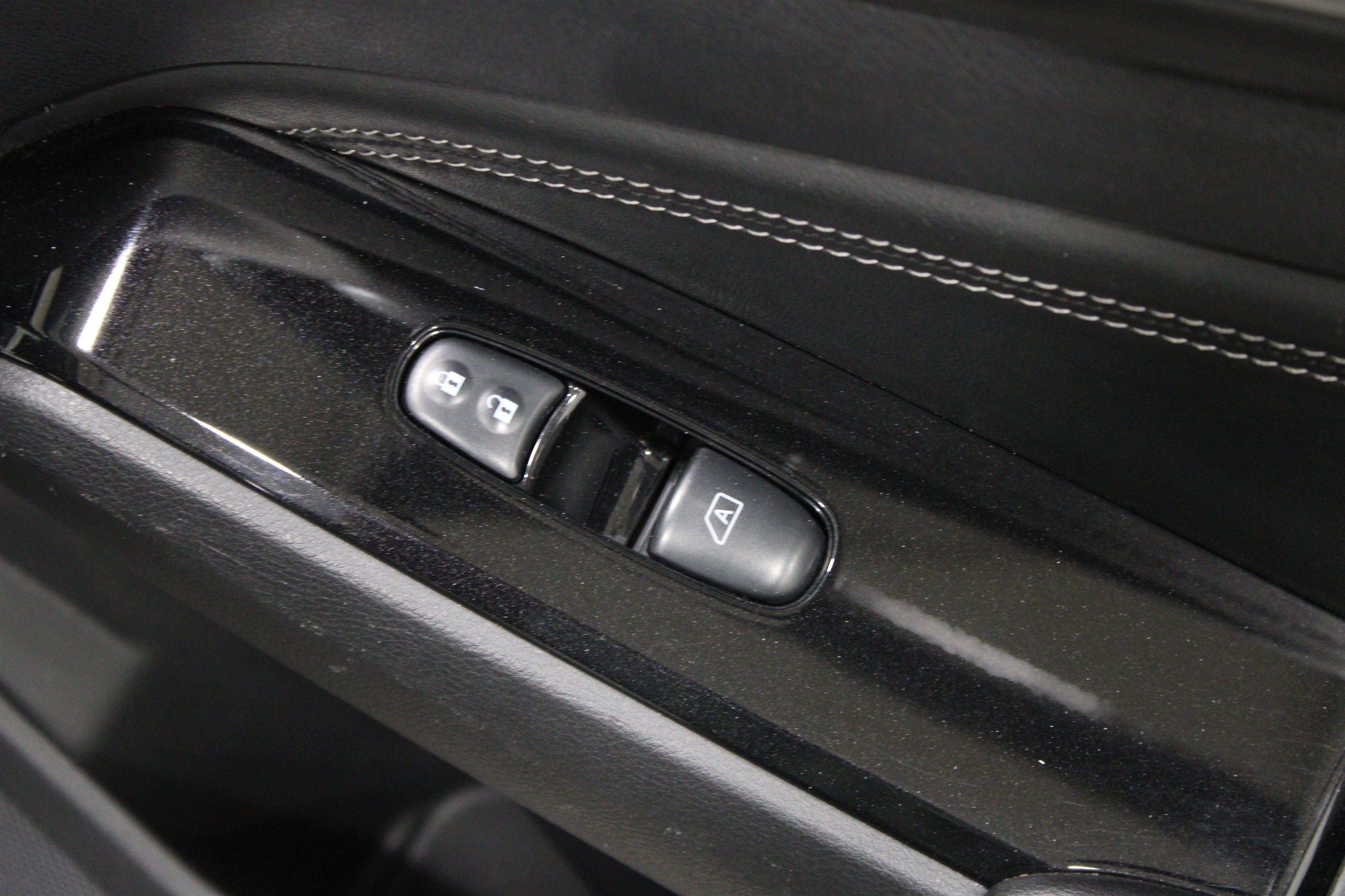 Used 2020 Super Black Nissan 2.5 SL image 26