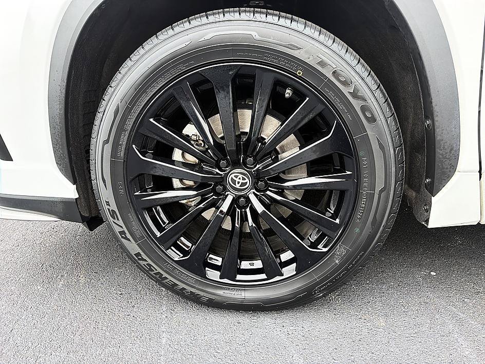 Used 2023 Wind Chill Pearl Toyota XSE image 7