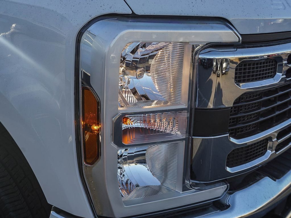 New 2026 Oxford White Ford XLT image 10