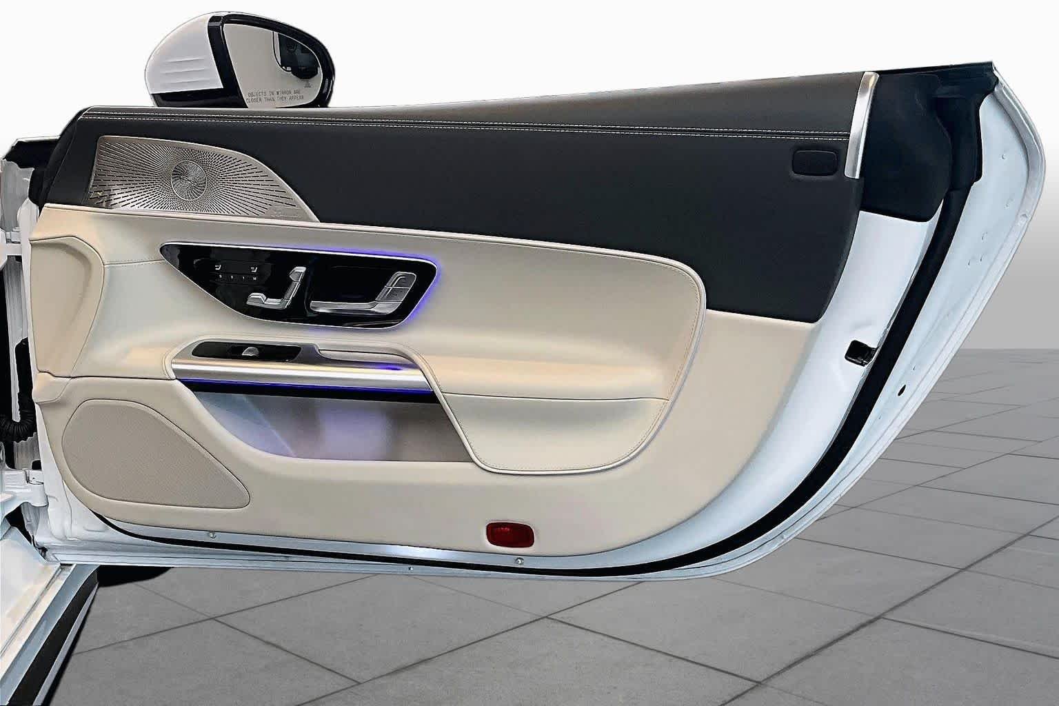 Used 2023 MANUFAKTUR Moonlight White Metallic Mercedes-Benz AMG® SL 43 image 22