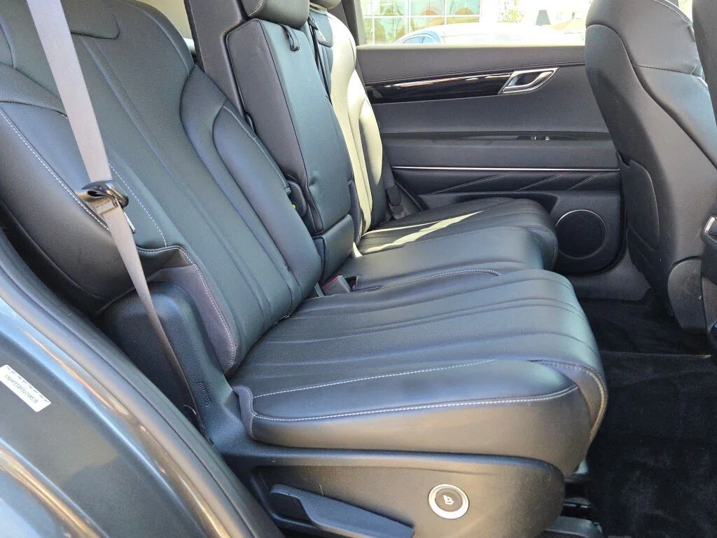 Used 2025 Gray Genesis 2.5T image 9