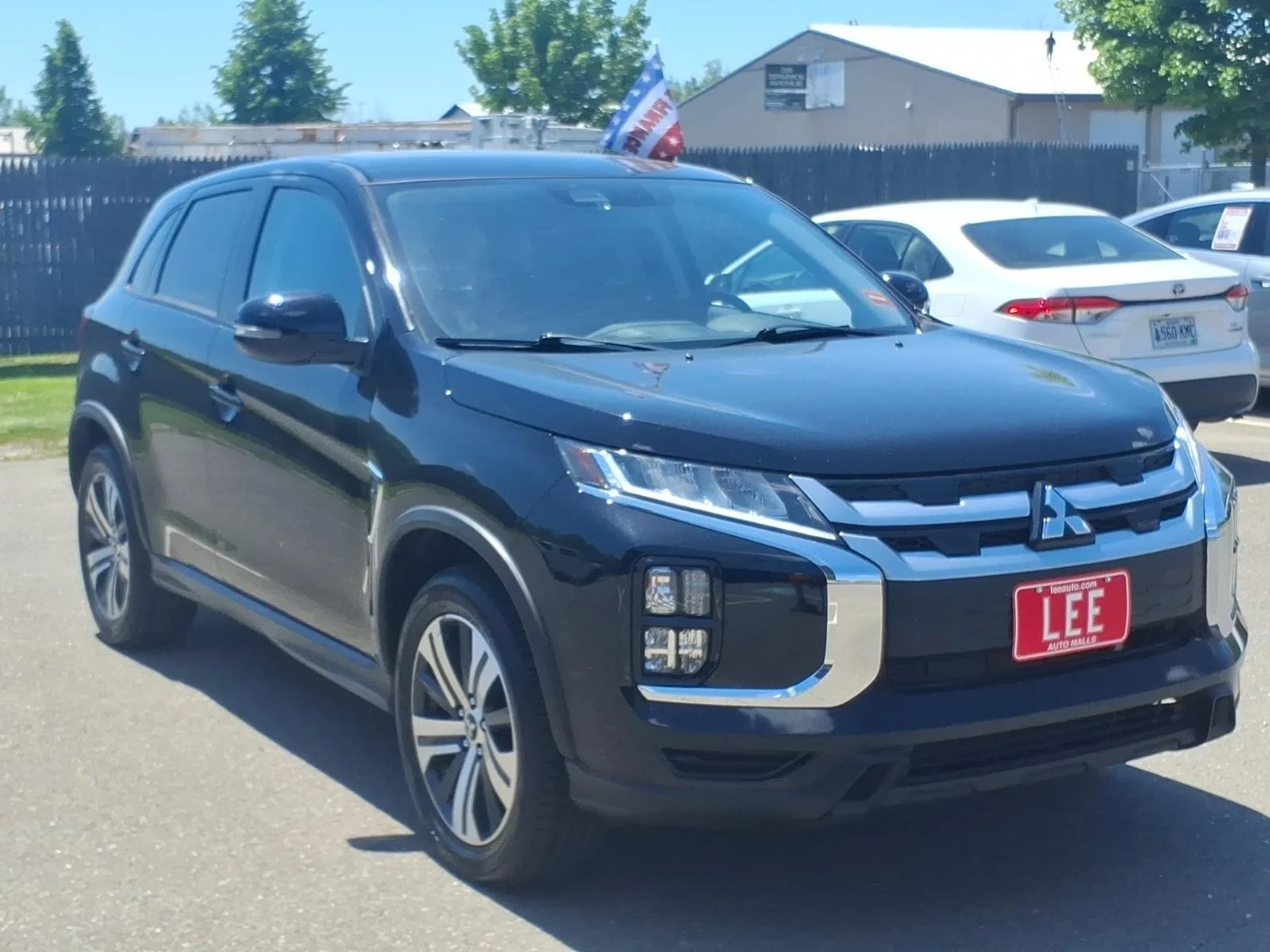 Used 2024 Labrador Black Mitsubishi 2.0 SE image 3