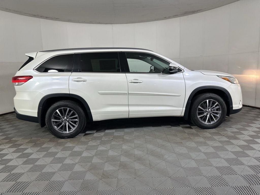 Used 2017 Blizzard Pearl Toyota XLE image 14