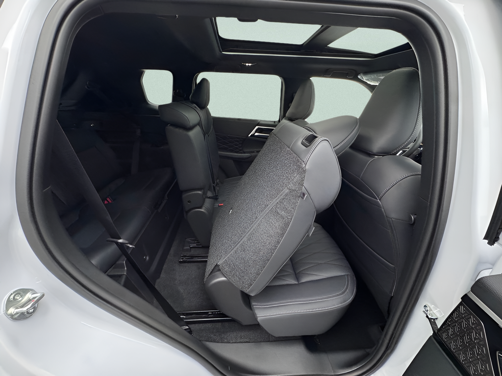 New 2026  Mitsubishi Black Edition image 13