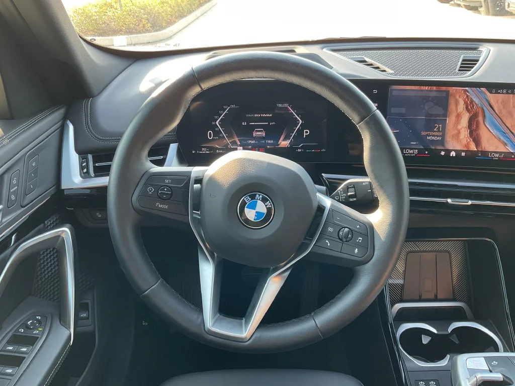 Used 2025 Silver BMW xDrive28i image 21
