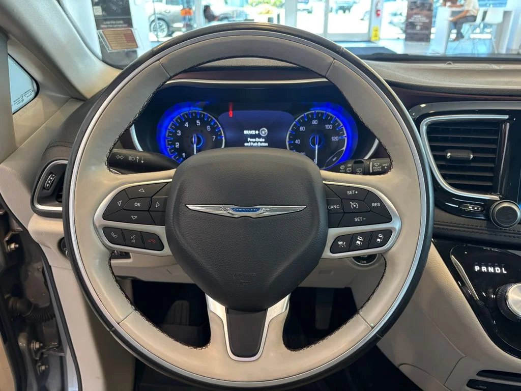 Used 2017 Silver Chrysler Limited image 17