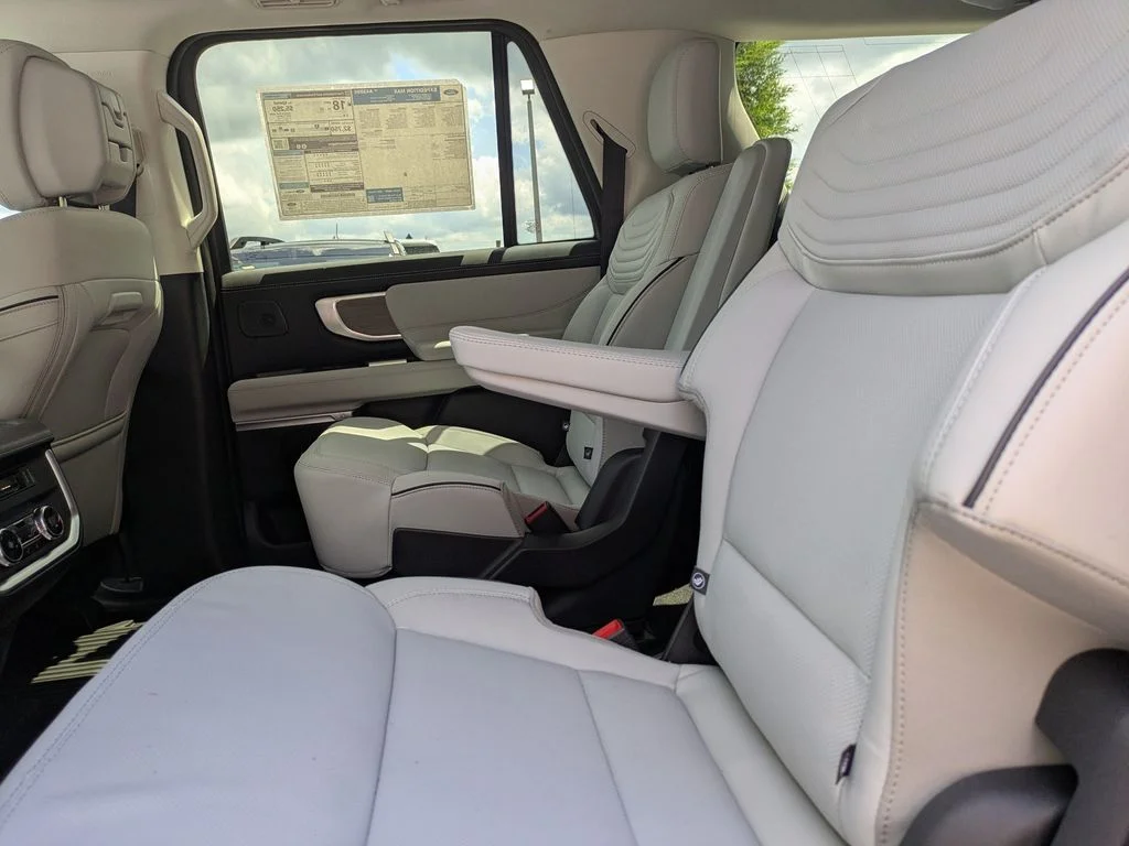 New 2026 Star White Metallic Tri-Coat Ford Platinum image 16