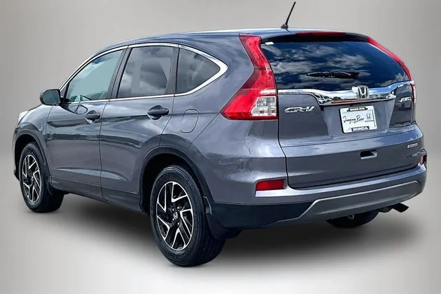 Used 2016 Modern Steel Metallic Honda SE image 4