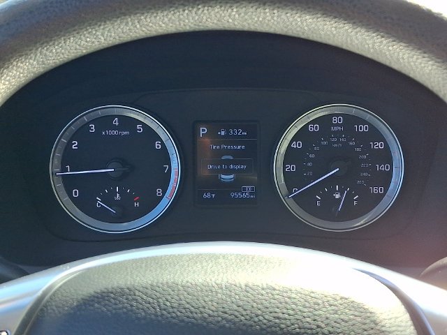 Used 2018 White Hyundai SE image 19