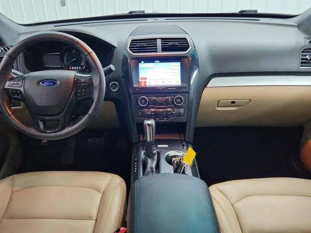 Used 2017 White Ford XLT image 24