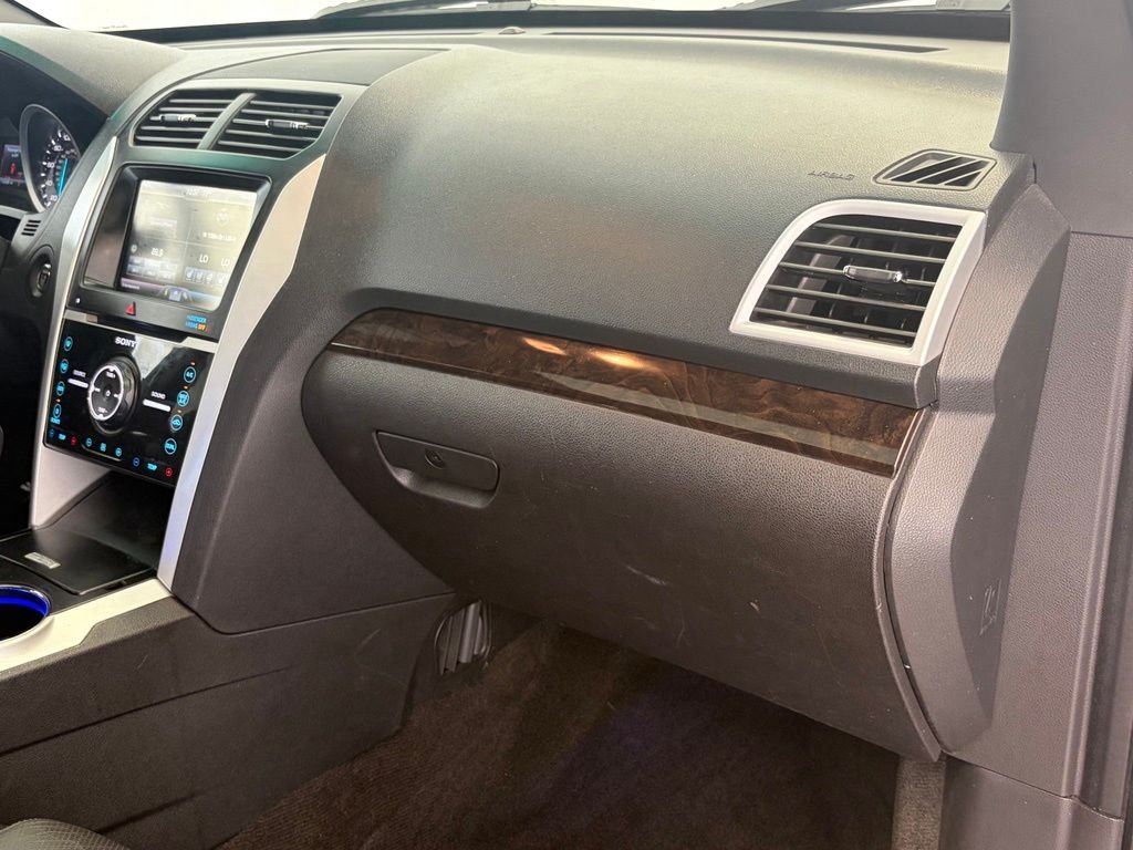 Used 2014 Ingot Silver Ford Limited image 20