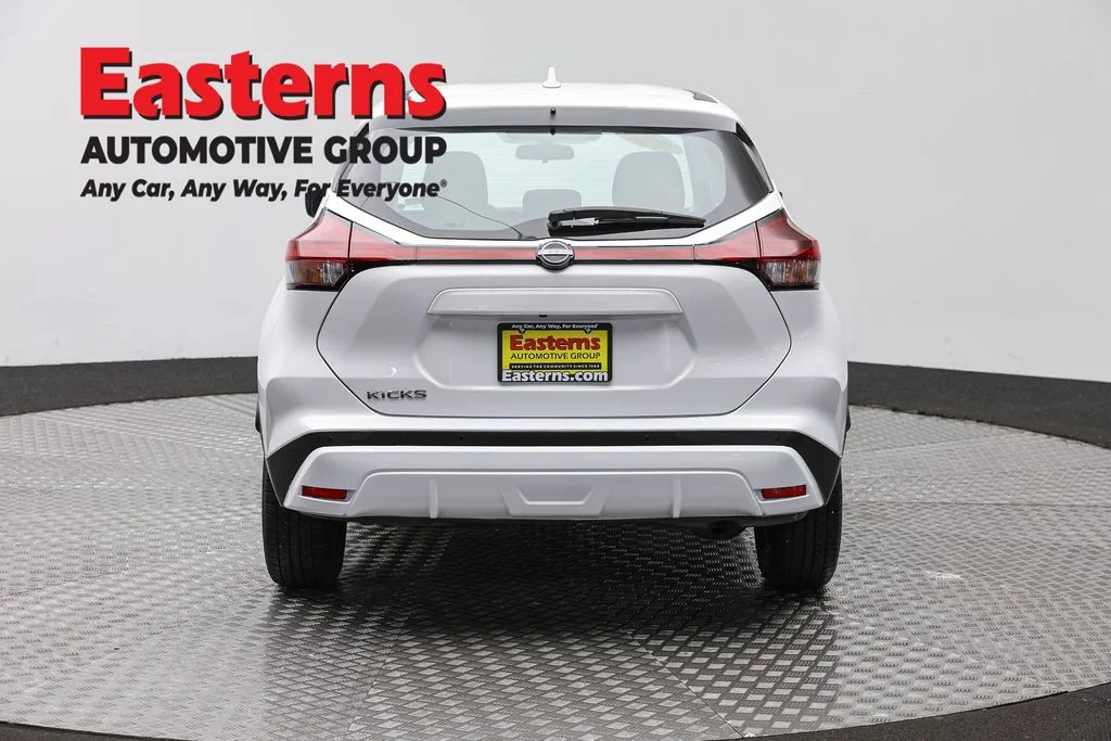 Used 2022 White Nissan S image 6