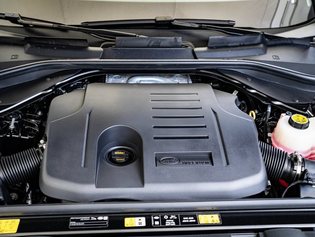 Used 2026 Santorini Black Land Rover SE image 37