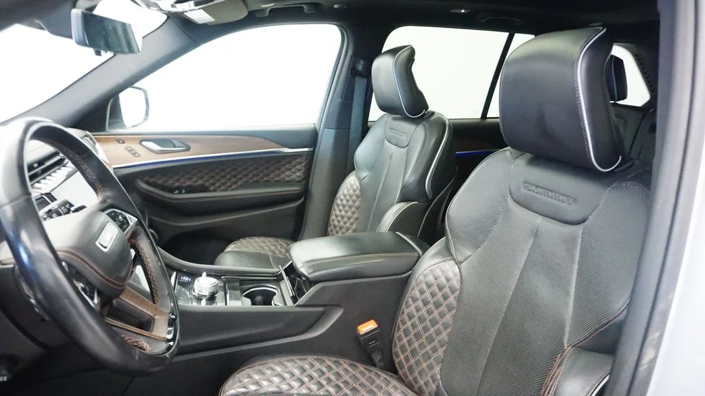 Used 2022 Silver Jeep Summit image 23