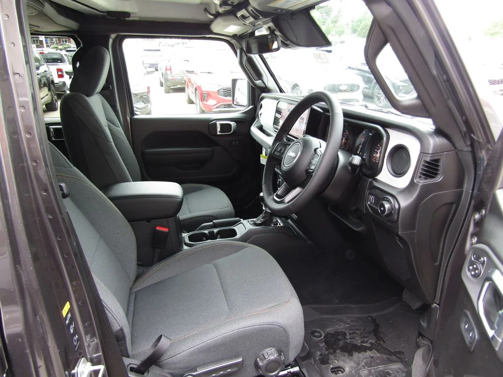 New 2026 Granite Crystal Metallic Clearcoat Jeep Sport RHD image 19