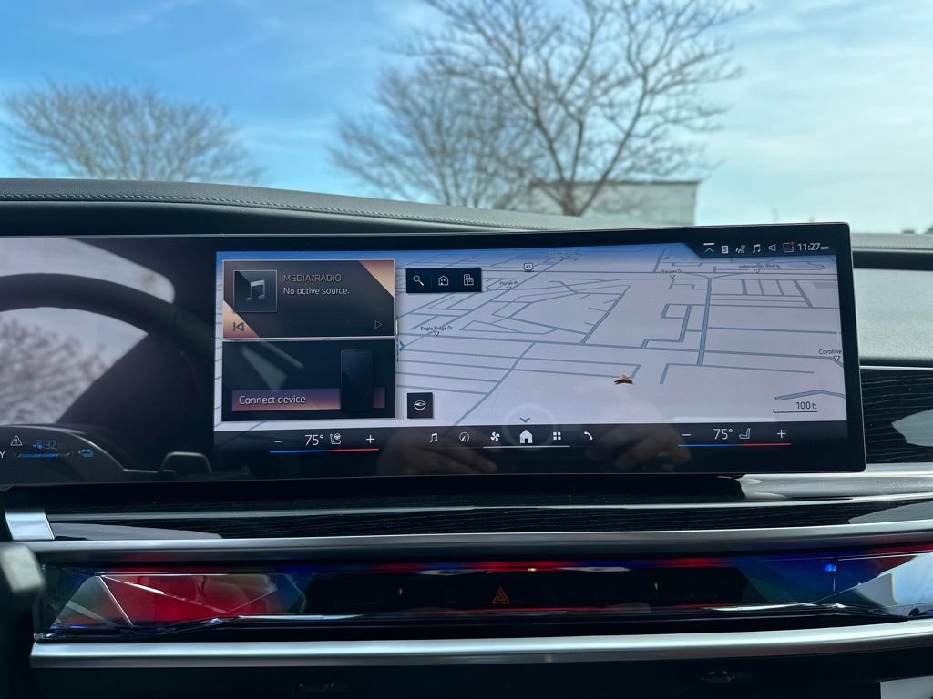 New 2026 Black Sapphire Metallic BMW 750e xDrive image 31