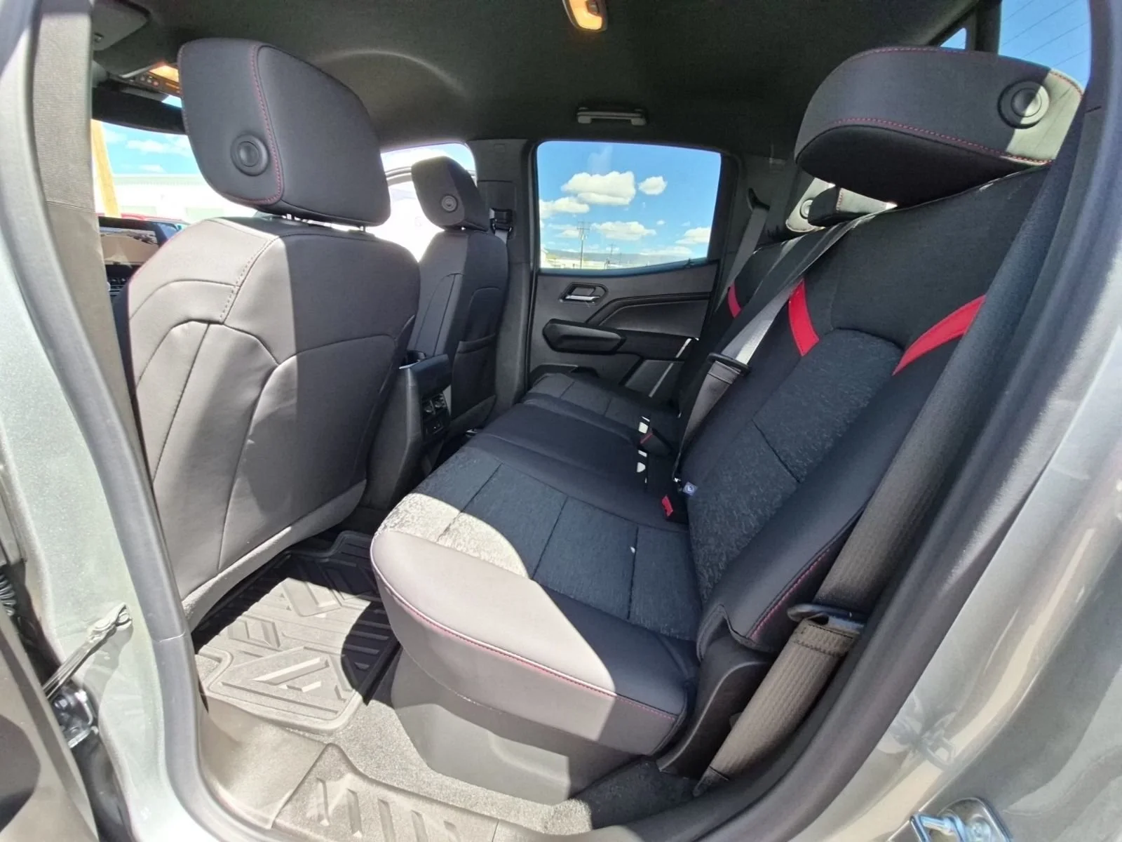 2026 Chevrolet Colorado Z71 - Photo 37