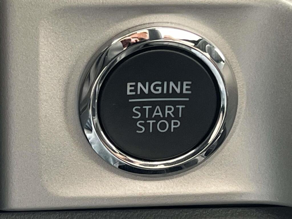 New 2026 Oxford White Ford XLT image 36