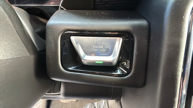2025 GMC Yukon AT4 Ultimate - Photo 10