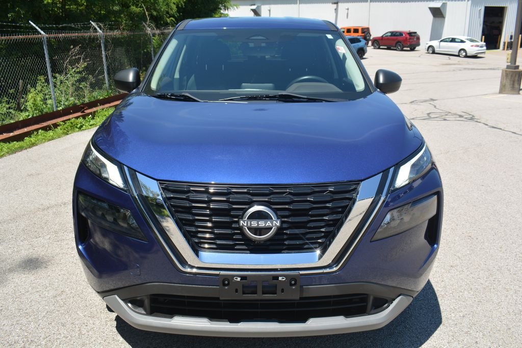 Used 2023 Blue Nissan S image 2