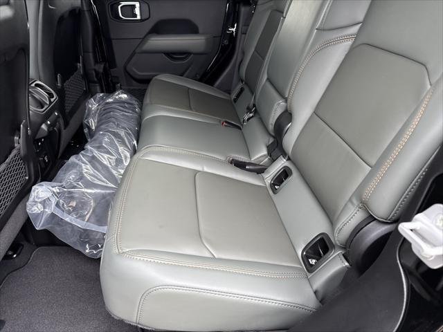 New 2026 Black Clear-Coat Exterior Paint Jeep Mojave image 22