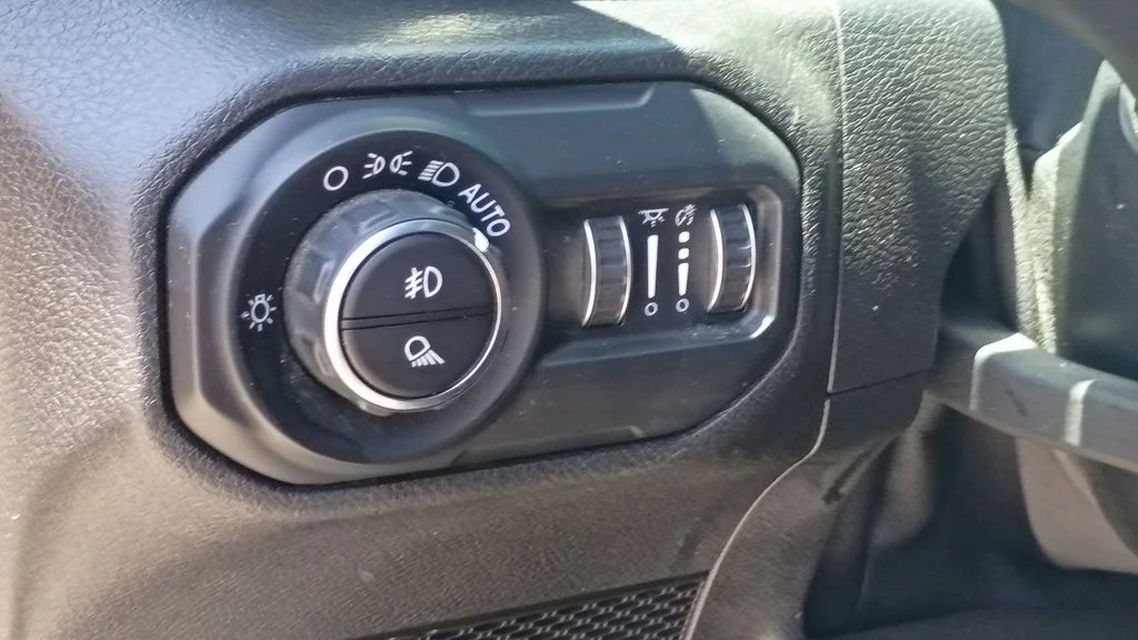 Used 2020 Gray Jeep Overland image 21