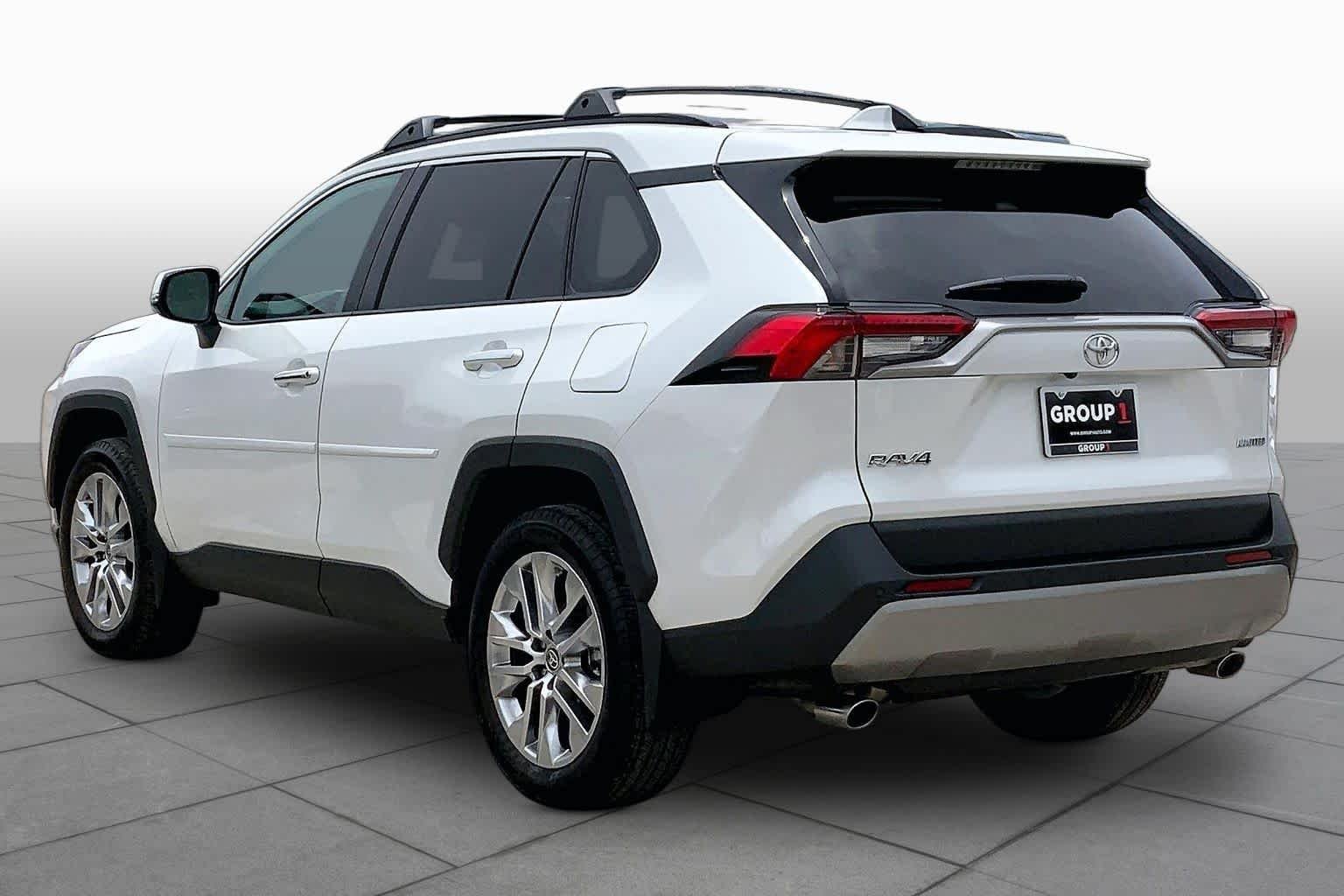 Used 2025 Wind Chill Pearl Toyota Limited image 12