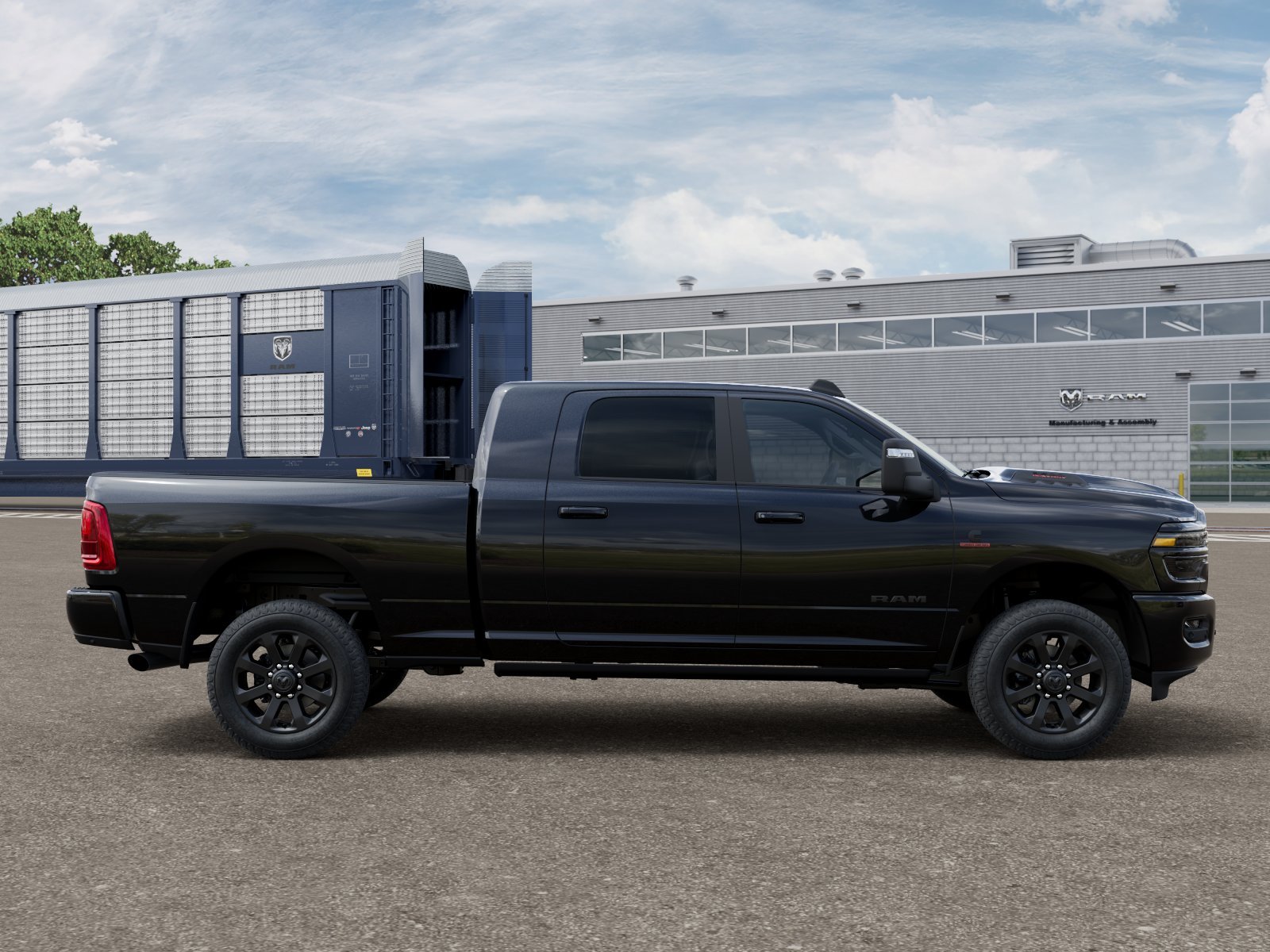 New 2026 Diamond Black Crystal Pearl-Coat Exterior Paint RAM Laramie image 58