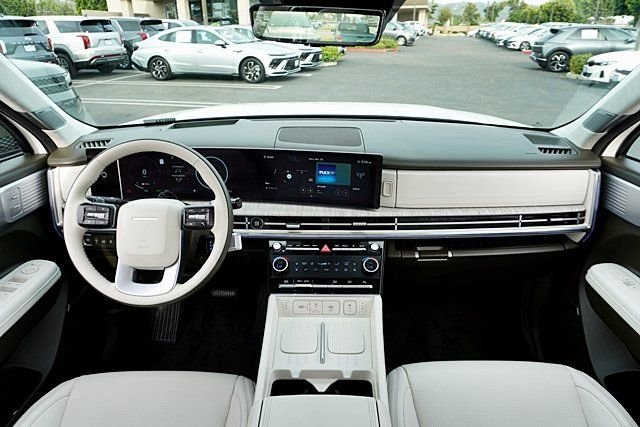 Used 2025 White Hyundai Calligraphy image 25