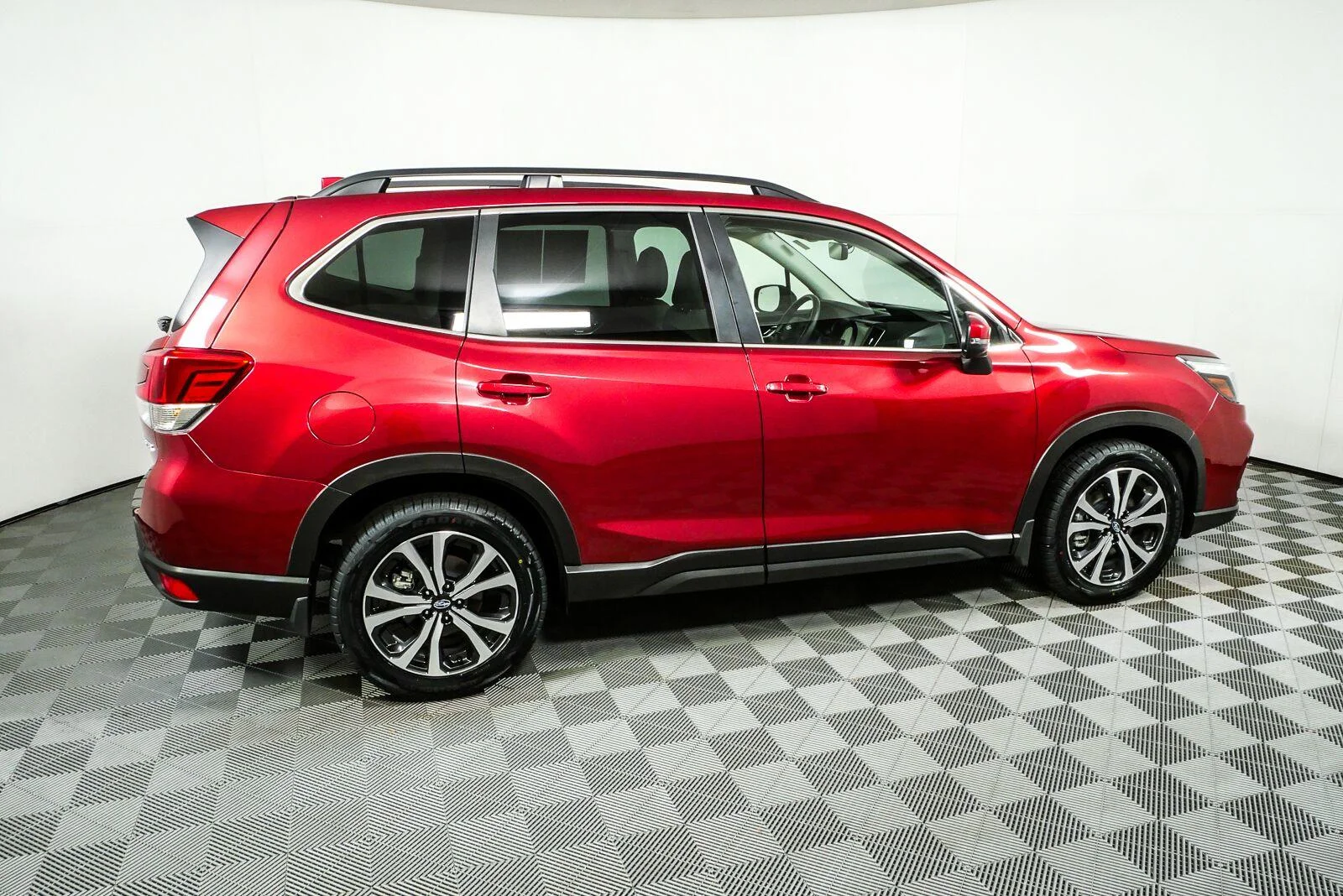 Used 2020 Crimson Red Pearl Subaru Limited image 2