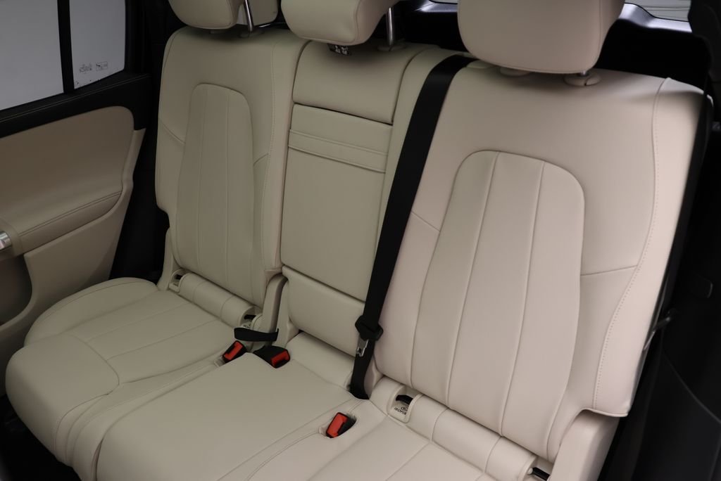 Used 2026 Night Black Mercedes-Benz GLB 250 image 45