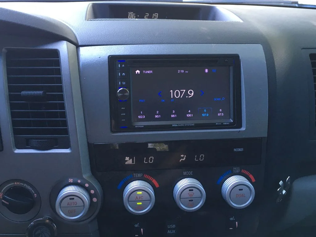 Used 2010 Silver Toyota Limited image 19